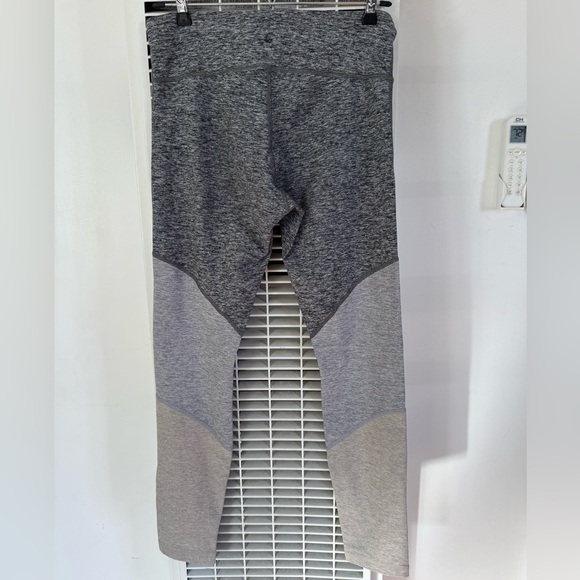 ARITZIA The Constant trinity colorblock buttery soft high waist leggings size M - Picture 2 of 4